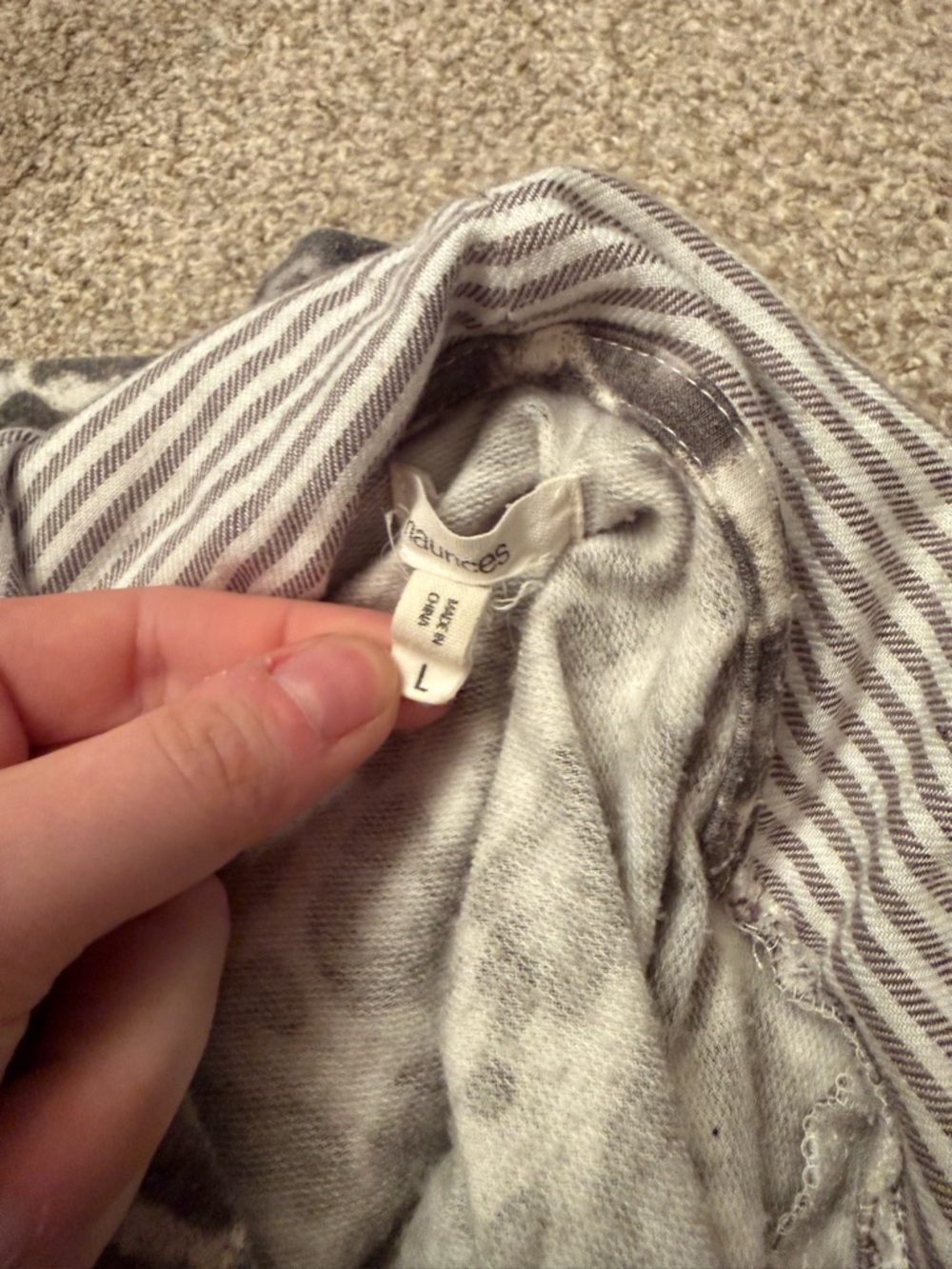 Maurice’s Gray and White Leopard Print Hoodie SUPER soft and cozy size Large - Picture 3 of 3
